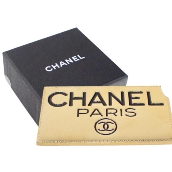 CHANEL Black and Gold Logo Brooch - Picture 4 of 6